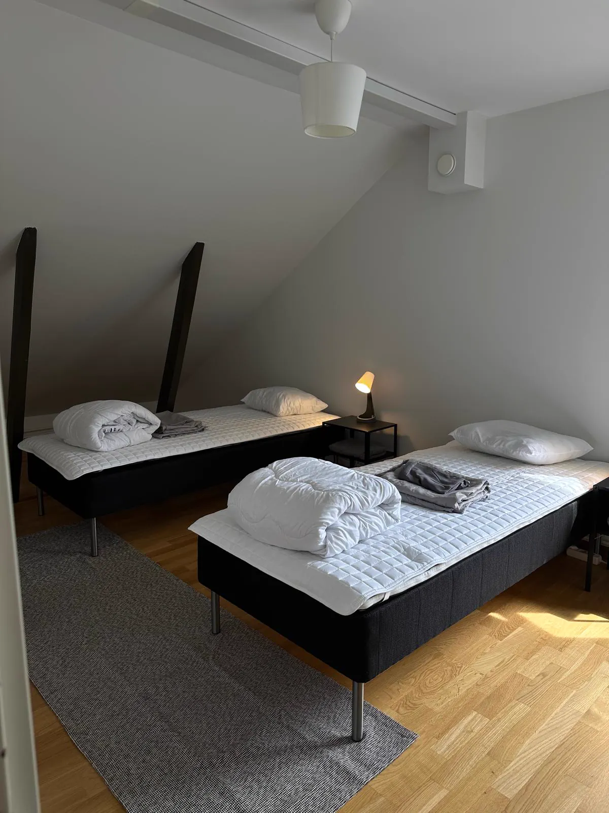 Bedroom with two single beds in a furnished corporate apartment